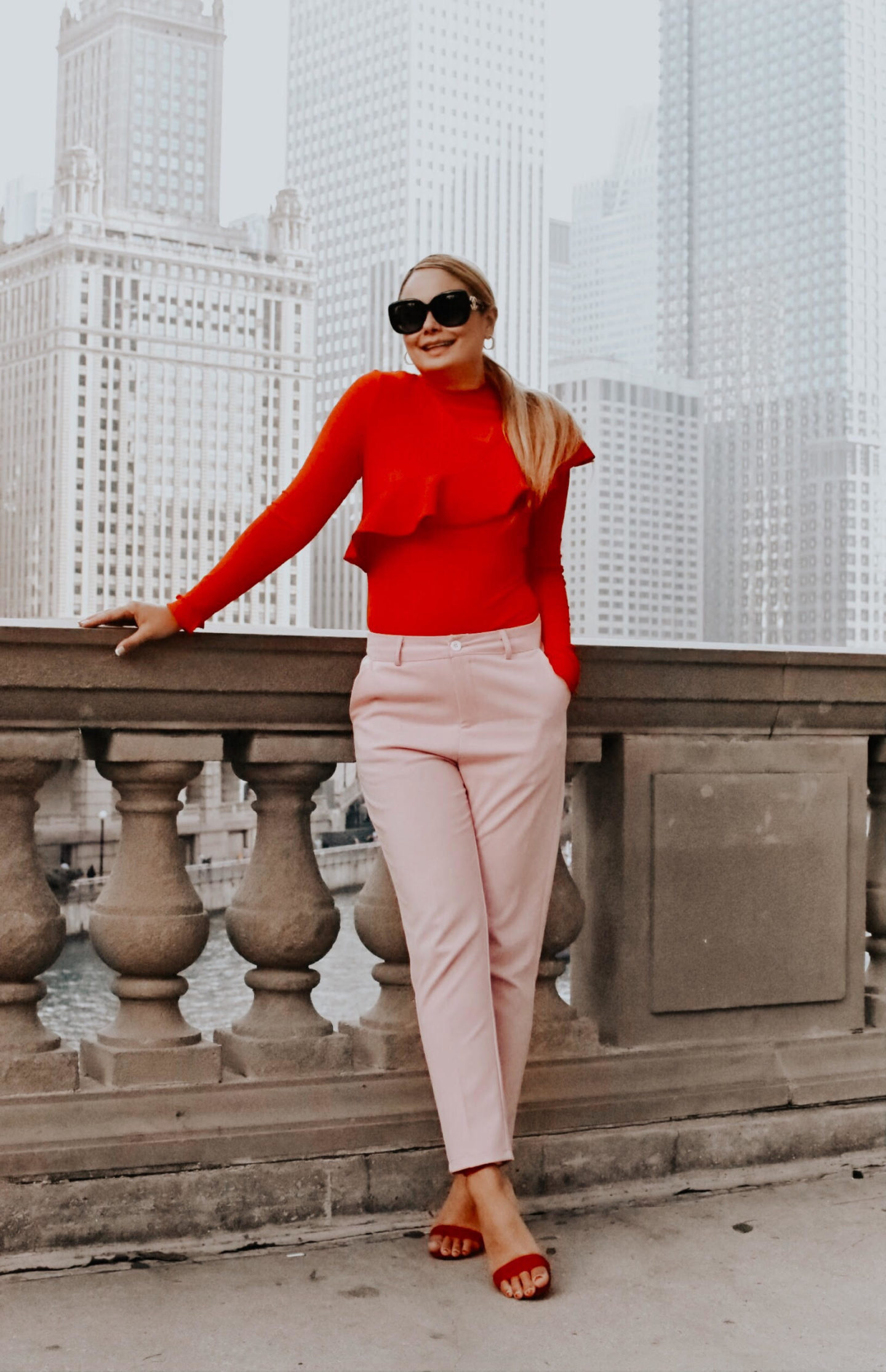 https://www.whatwouldvwear.com/wp-content/uploads/2019/07/pink-pants-red-blouse-chicago-skyline-vanessa-lambert-blog-whatwouldvwear-2-1440x2231.jpg